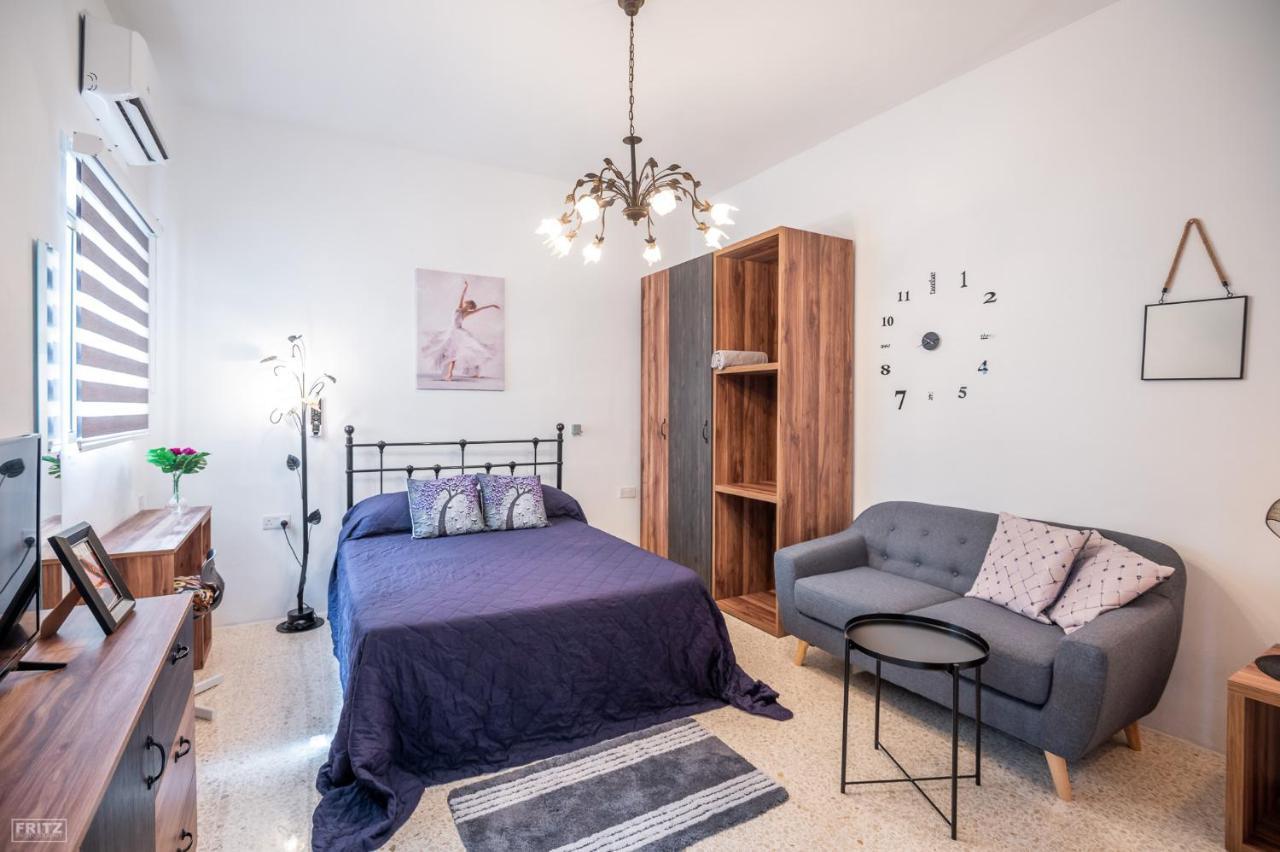 Close To Airport - Private Room With Private Bathroom Adults Only Gudja Kültér fotó