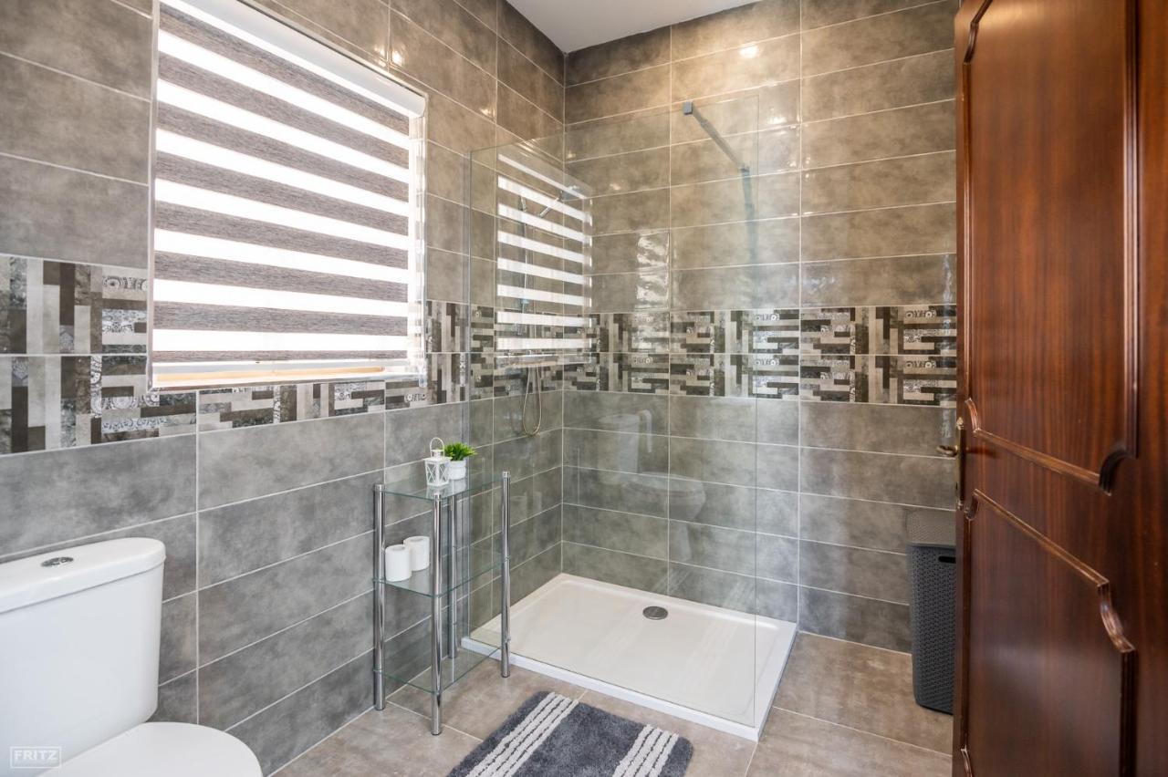 Close To Airport - Private Room With Private Bathroom Adults Only Gudja Kültér fotó